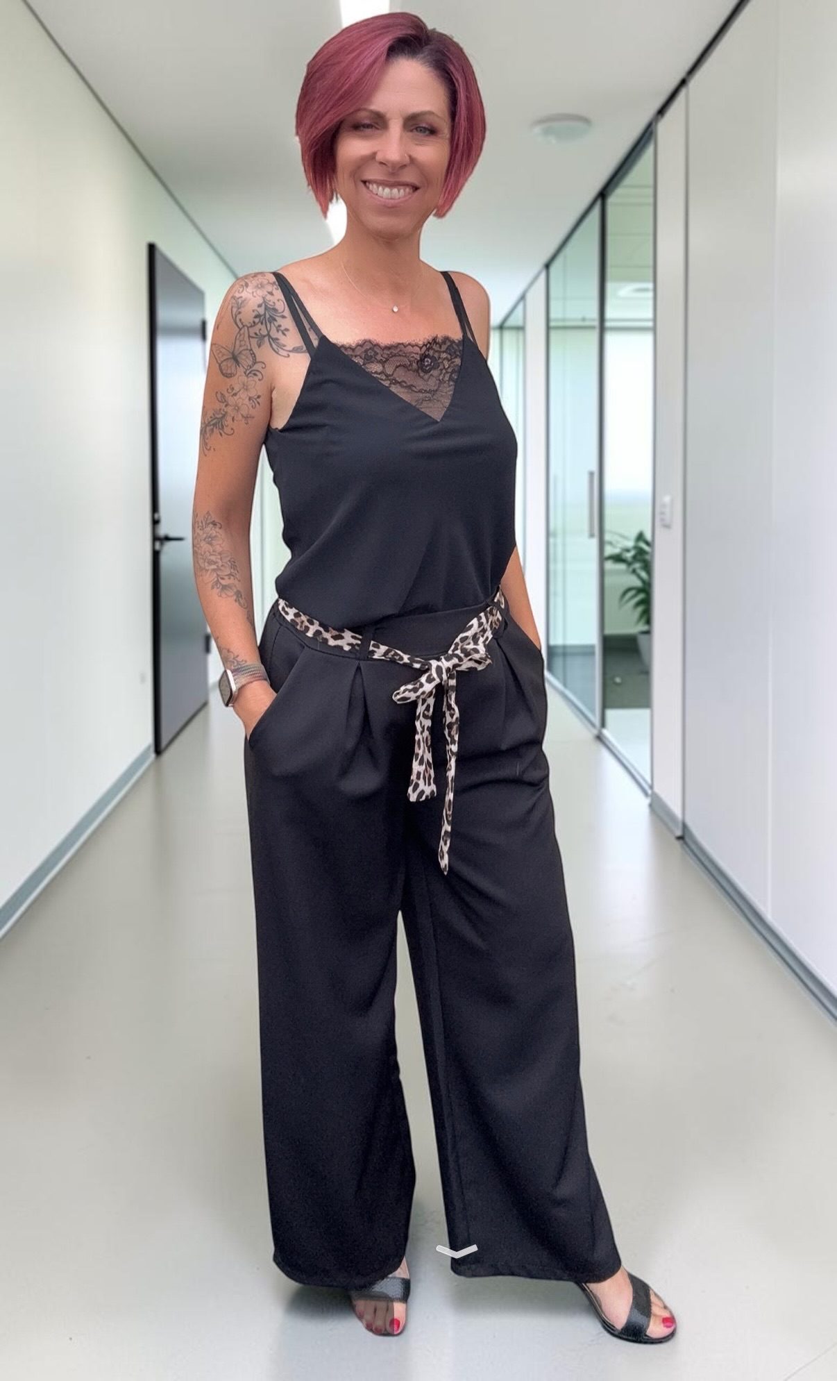 đ€ Pantalon large noir â Ceinture lĂ©opard đ